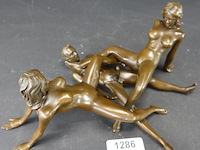 Erotisch bronzen driedelige sculptuur - afbeelding 2 van  5