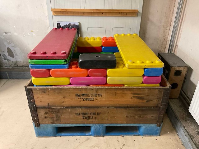 Esda speelblokken in palletbox - afbeelding 1 van  8