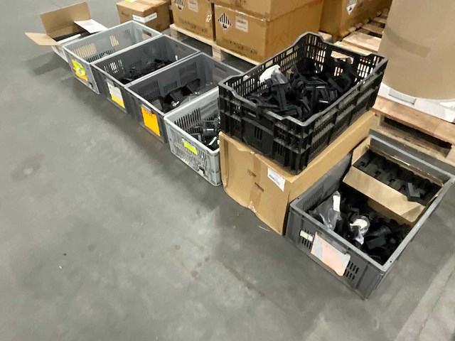 Esdec - clickfit en flatfix fusion - partij montage onderdelen voor zonnepanelen - afbeelding 1 van  10