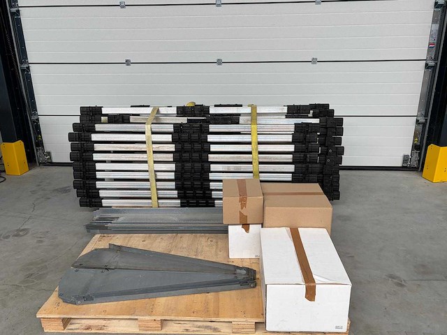 Esdec - flatfix - platdak onderconstructie (oost-west) t.b.v. 100 zonnepanelen - afbeelding 1 van  7