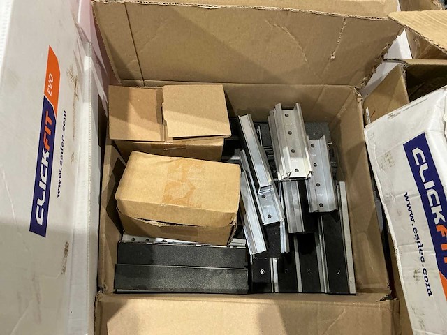 Esdec partij montagematerialen - afbeelding 15 van  22