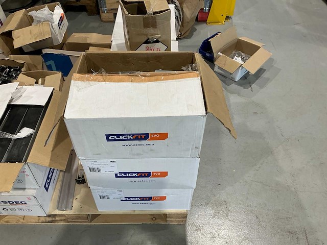 Esdec partij montagematerialen - afbeelding 16 van  22