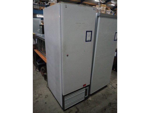 Esta - afbeelding 1 van  8