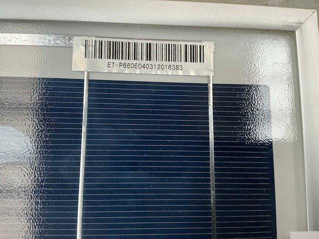 Et zonnepaneel met omvormer - afbeelding 5 van  7