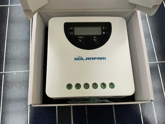 Et zonnepaneel met omvormer - afbeelding 4 van  7