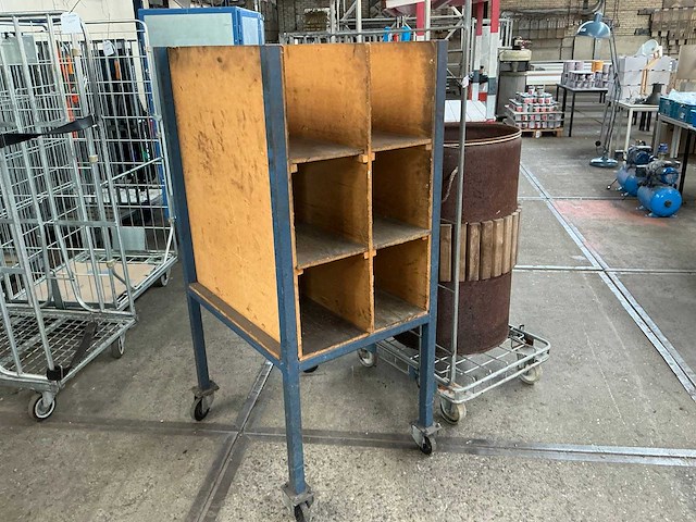 Etagewagen en rolcontainer - afbeelding 1 van  4