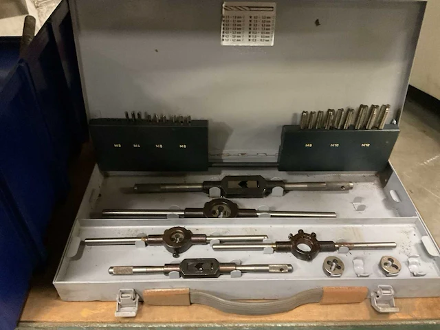Etagewagen met divers materieel - afbeelding 8 van  9