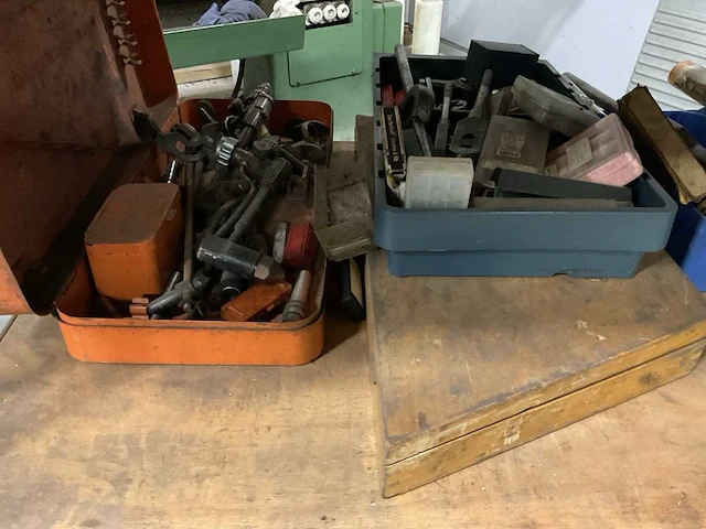 Etagewagen met divers materieel - afbeelding 6 van  9
