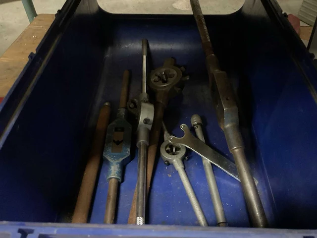 Etagewagen met divers materieel - afbeelding 9 van  9