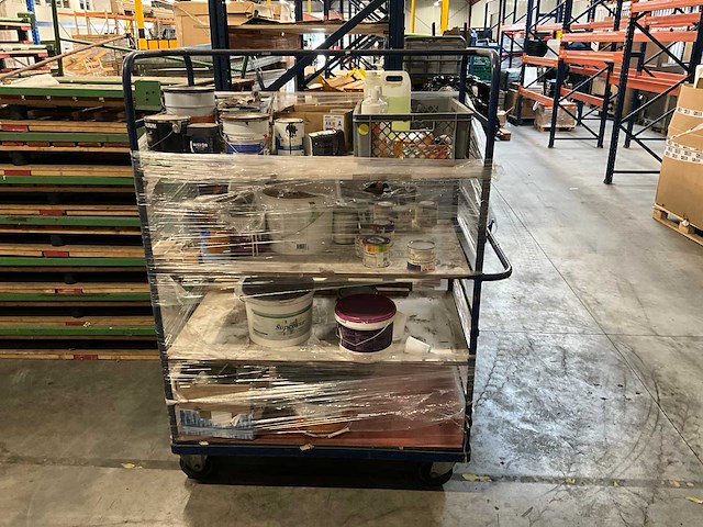 Etagewagen met inhoud - afbeelding 1 van  9