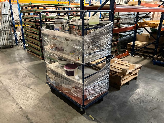 Etagewagen met inhoud - afbeelding 2 van  9