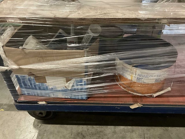 Etagewagen met inhoud - afbeelding 9 van  9