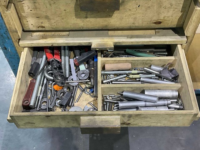 Etagewagen met inhoud - afbeelding 4 van  7