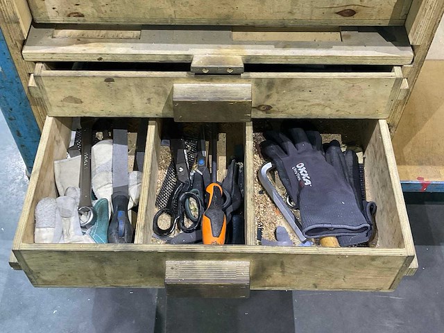 Etagewagen met inhoud - afbeelding 2 van  2