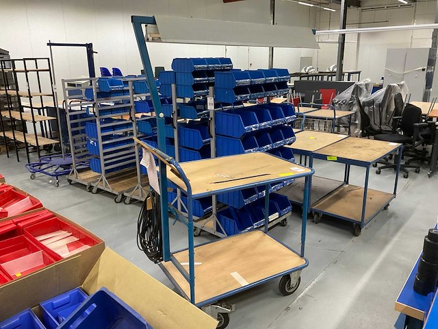 Etagewagen met verlichting - afbeelding 1 van  4