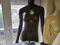 Etalage pop buste vrouw merk hans boodt - afbeelding 1 van  3