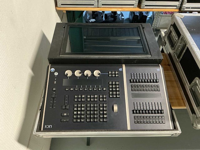 Etc ion lighting desk - afbeelding 3 van  7