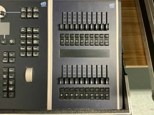 Etc ion lighting desk - afbeelding 5 van  7