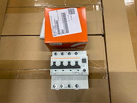 Etek ekl5-63b-3nc4030 aardlekschakelaar met overstroom beveiliging (540x) - afbeelding 1 van  3