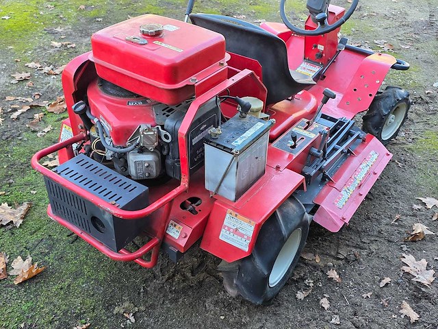 Etesia orec srm999vh - offroad maaier - ruwterrein - 110cm maaidek - zitmaaier - afbeelding 6 van  9