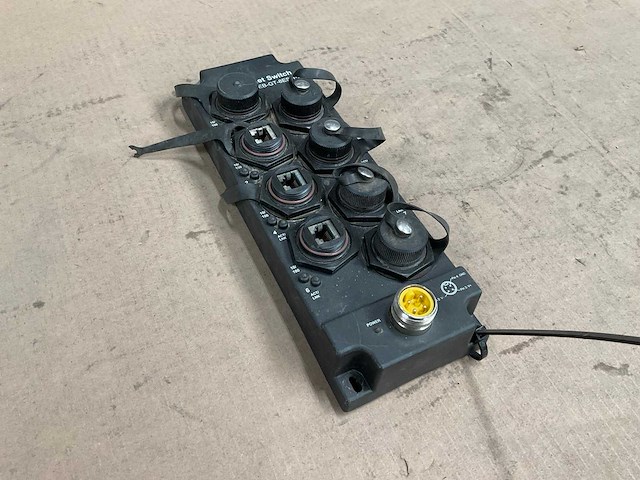 Ethernet switch - afbeelding 1 van  3
