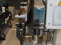 Etiketteermachine langguth e23 links 210sk. diameter transportbaan 50-100 mm. hoogte baan 850-1050 mm. kett... onderdeel van combinatiekavel complete mini brouwerijopstelling bestaande uit brouwhuis, 8 gistingstanks (deels gevuld), bottellijn, pompen, warmtewisselaar, natte lijn etiketteermachine en chiller - afbeelding 2 van  5