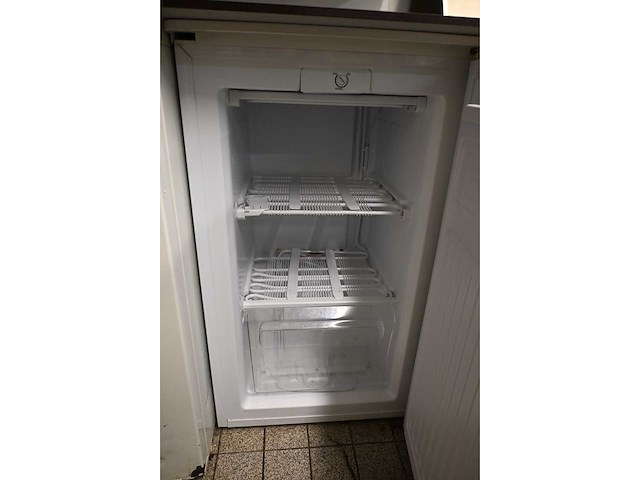 Etna evv0842wit/e03 vriezer - afbeelding 1 van  2