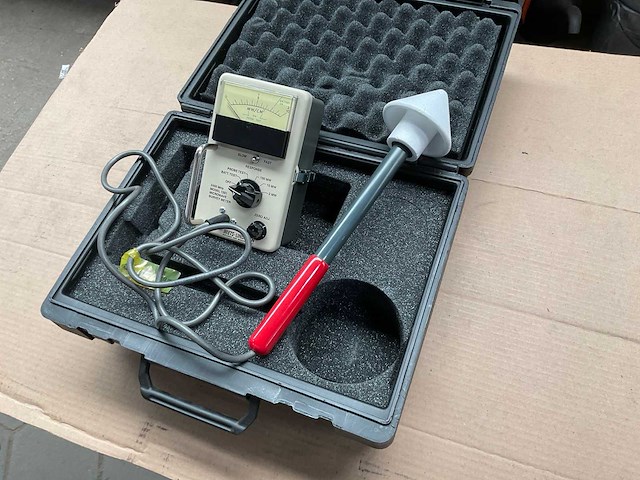 Ets-lindgren microwave survey meter - afbeelding 1 van  5