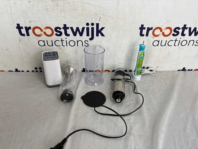 Eufy homebase 3 – robotstofzuiger dockingstation | tristar mx-4828 – elektrische grillplaat | philips sonicare hx6322/04 – elektrische tandenborstel - afbeelding 1 van  1