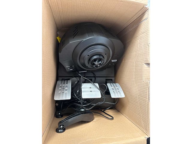 Eufy x10 pro omni – robotstofzuiger met dweil | thrustmaster t300rs gt – racestuur voor playstation - afbeelding 3 van  4