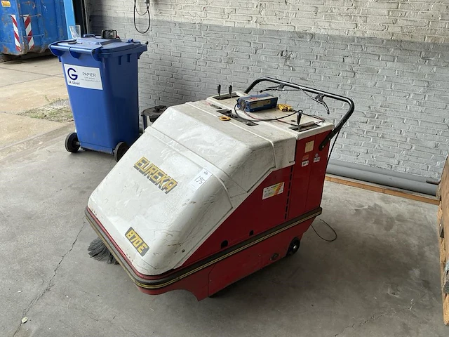 Eureka 870 veegmachine - afbeelding 1 van  9