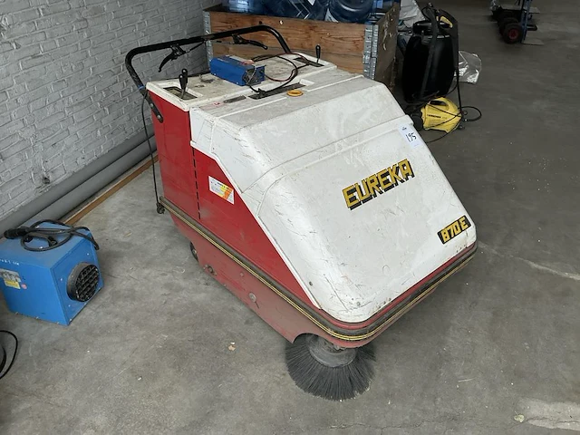 Eureka 870 veegmachine - afbeelding 2 van  9