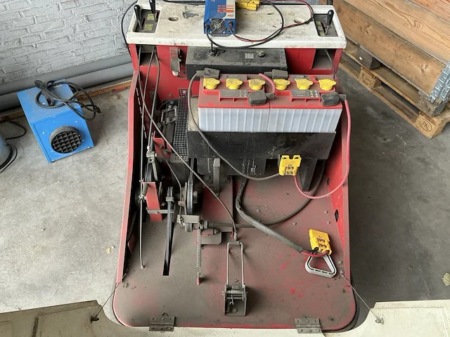 Eureka 870 veegmachine - afbeelding 5 van  9