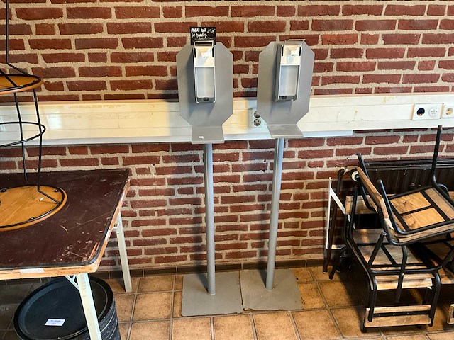 Euro products desinfectie zuilen (2x) - afbeelding 1 van  6