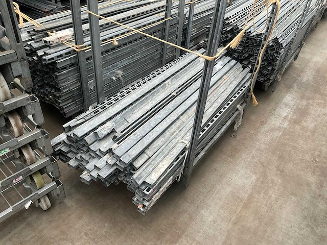 Eurocontainer en containerstaken (2169x) - afbeelding 3 van  5