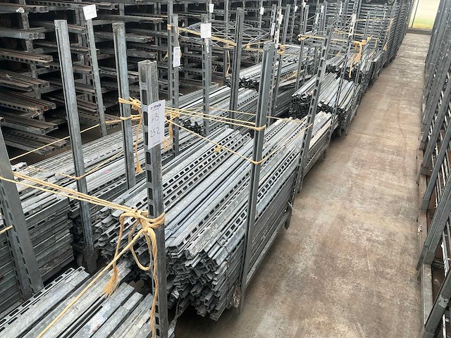 Eurocontainer en containerstaken (2169x) - afbeelding 4 van  5