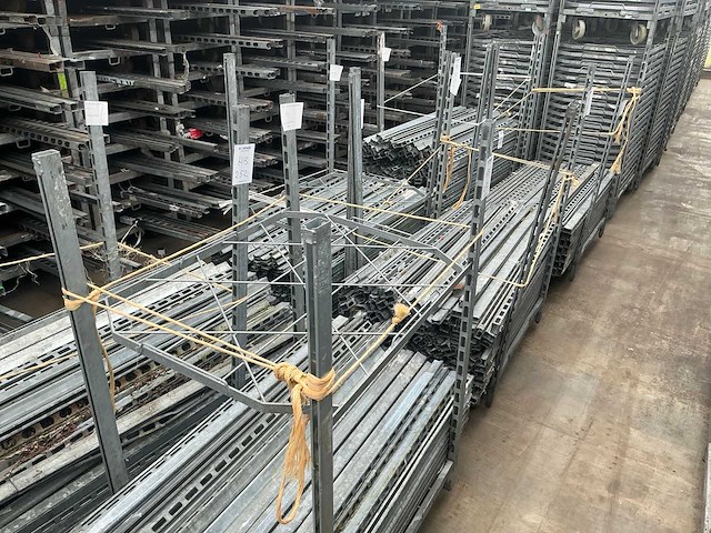 Eurocontainer en containerstaken (2169x) - afbeelding 5 van  5