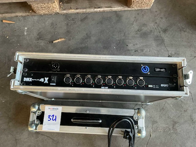 Eurolite dmx splitter lichtmengtafel - afbeelding 2 van  3