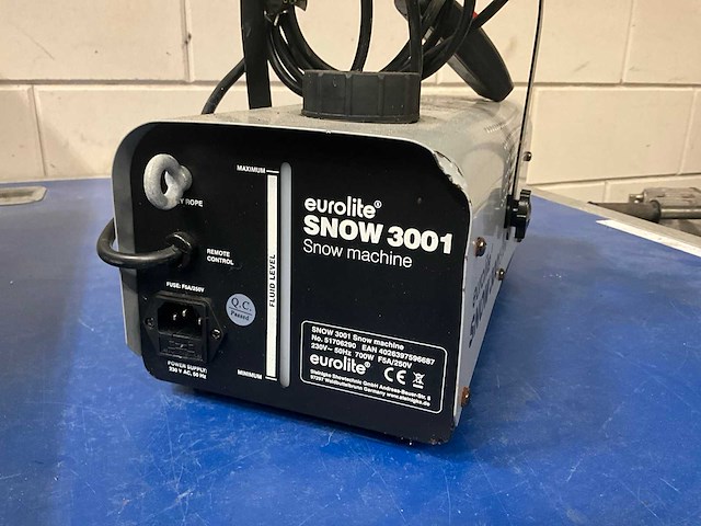Eurolite snow 3001 sneeuwmachine - afbeelding 2 van  4