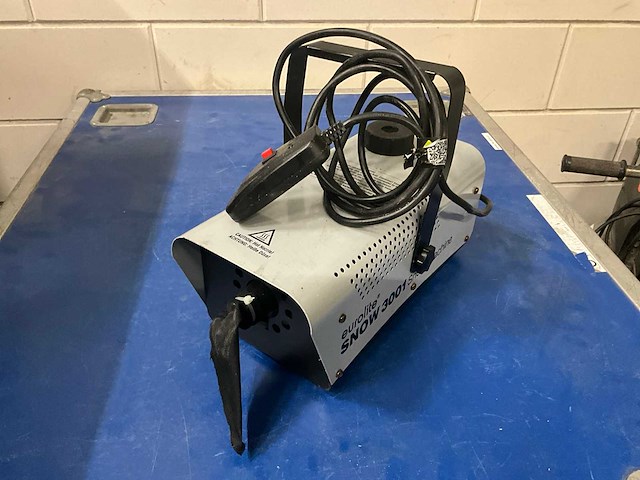 Eurolite snow 3001 sneeuwmachine - afbeelding 3 van  4