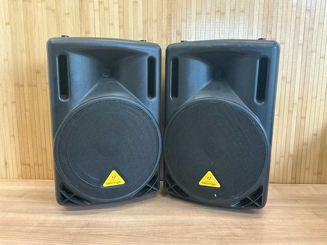 Eurolive behringer b212xl speakers met statieven - afbeelding 1 van  12