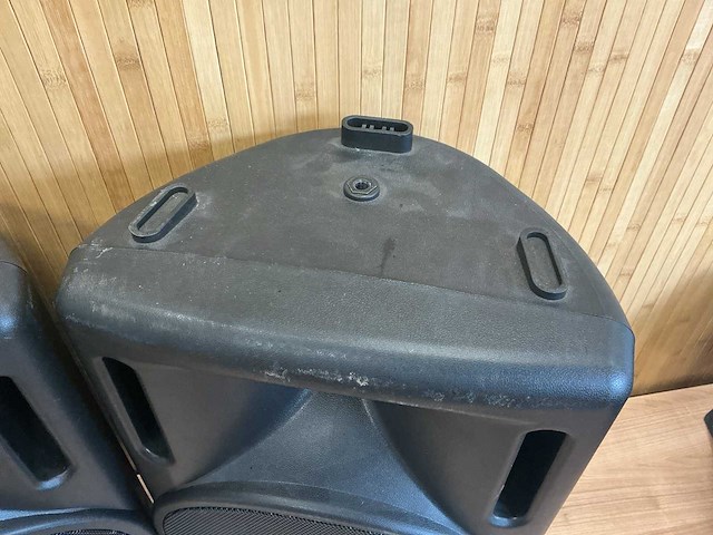 Eurolive behringer b212xl speakers met statieven - afbeelding 11 van  12