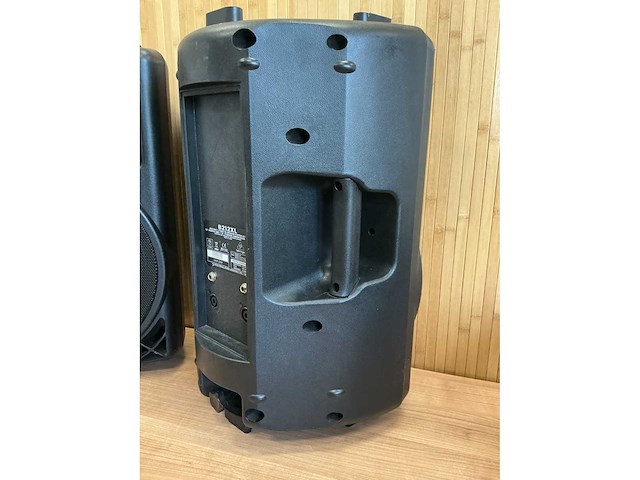 Eurolive behringer b212xl speakers met statieven - afbeelding 12 van  12