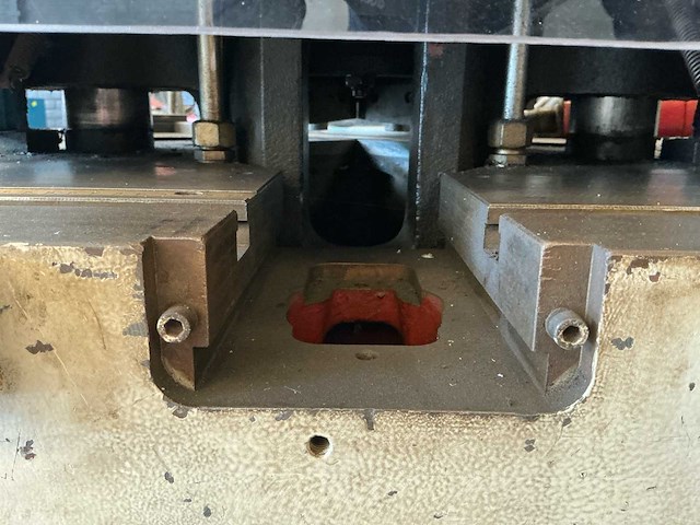 Euromac multi 220/6 hydraulische uitklinkmachine - afbeelding 3 van  15