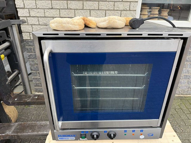 Euromax ongebruikt - oven - heteluchtoven - afbeelding 1 van  2