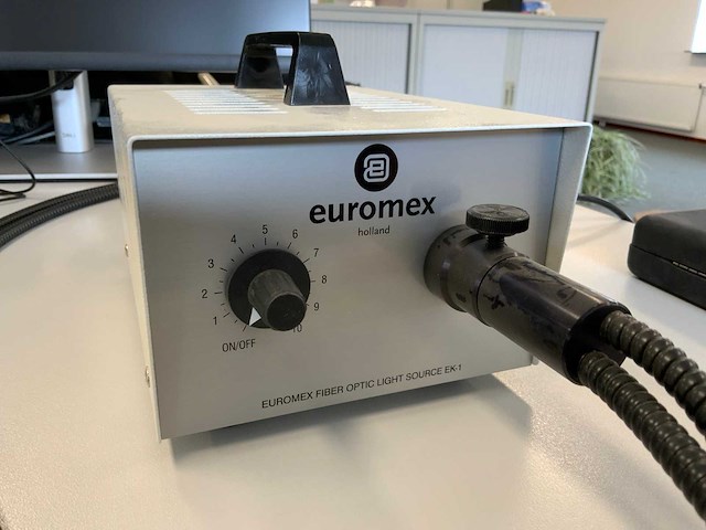 Euromex ek-1 koudlicht illuminator - afbeelding 2 van  5