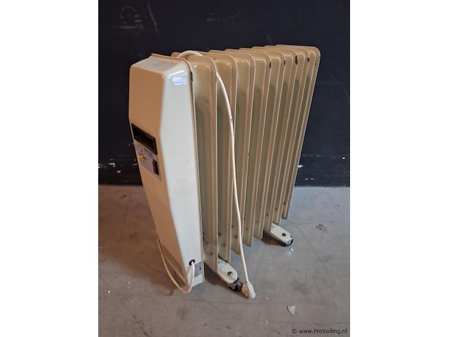 Europa style oliegevulde radiator - afm. ca. 51x16x64 cm - afbeelding 1 van  4
