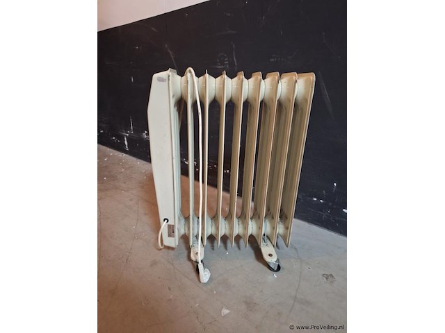 Europa style oliegevulde radiator - afm. ca. 51x16x64 cm - afbeelding 3 van  4