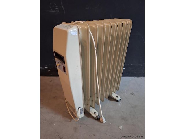 Europa style oliegevulde radiator - afbeelding 1 van  4