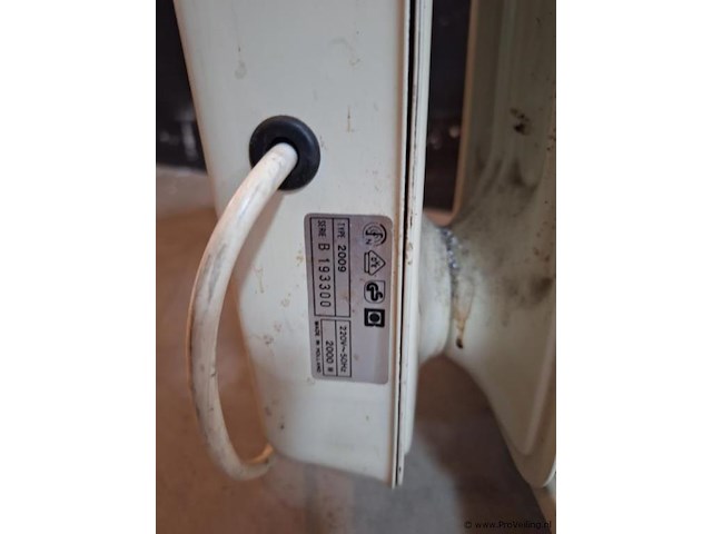 Europa style oliegevulde radiator - afbeelding 4 van  4